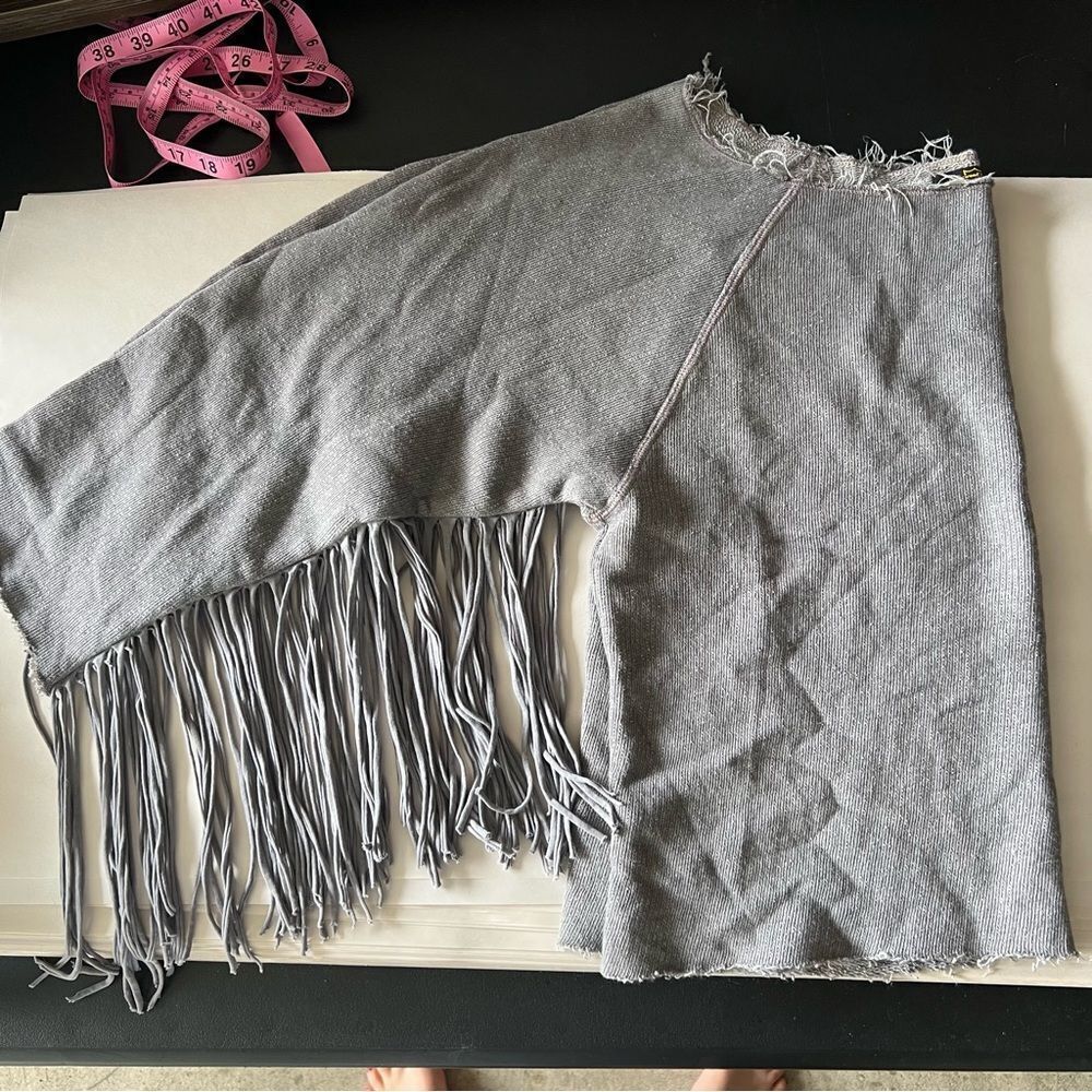 Hollywood Trading Company Gray Fringe Raw Hem Sweatshirt Large - Picture 11 of 12